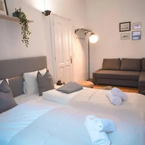 Apartment Cosy And Spacious In The Heart Of